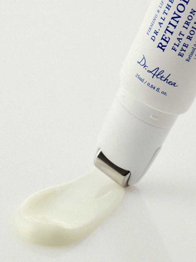 Разглаживающий крем-роллер для кожи вокруг глаз с ретинолом Dr.Althea Retinol Flat Iron Eye Roller
