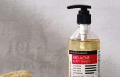 Парфюмированный успокаивающий гель для душа с салициловой кислотой Derma Factory Red Acne Body Wash