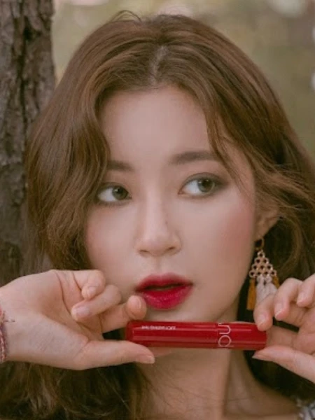 Сочный глянцевый тинт для губ с вишнёвым оттенком rom&nd Juicy Lasting Tint 12 Cherry Bomb Сочный глянцевый тинт для губ с вишнёвым оттенком rom&nd Juicy Lasting Tint 12 Cherry Bomb