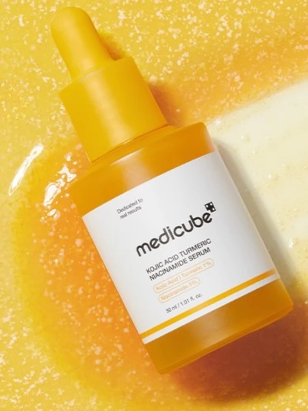 Осветляющая сыворотка с экстрактом куркумы Medicube Kojic Acid Turmeric Niacinamide Serum