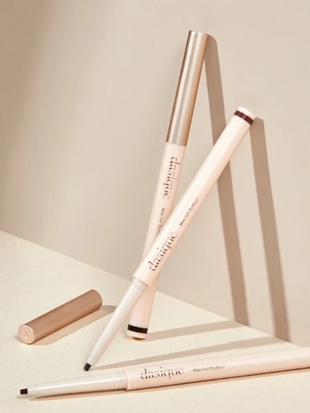 Гелевая подводка для век в формате карандаша в светло-коричневом оттенке Dasique Slim Gel Eyeliner #02 Pearl Brown