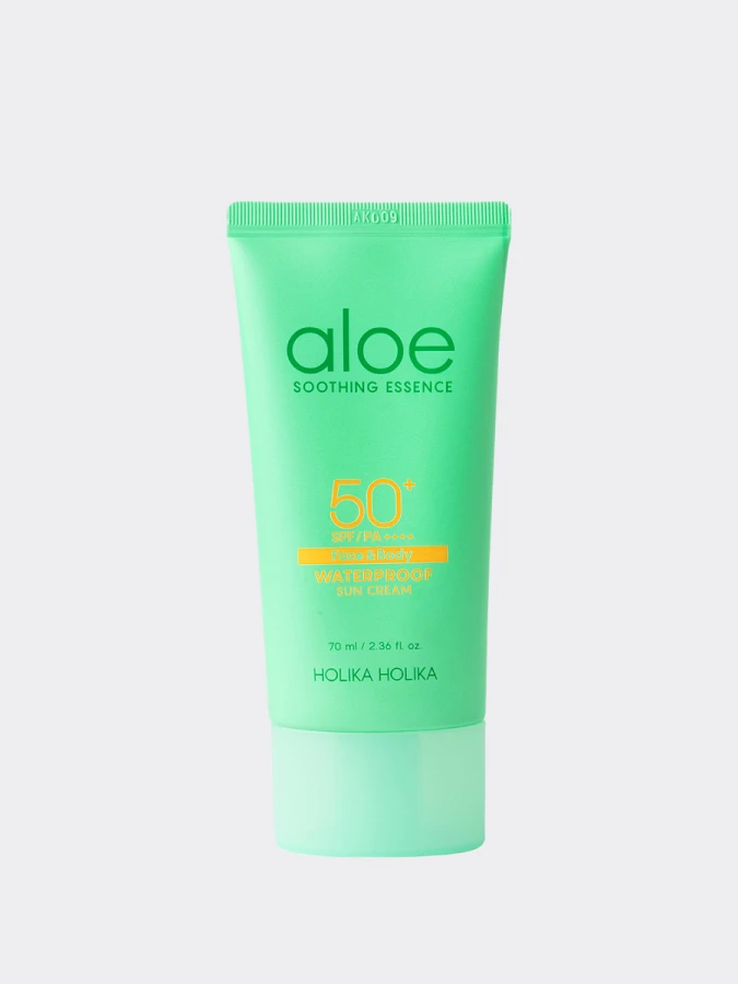 Водостойкая солнцезащитная эссенция с экстрактом алоэ Holika Holika Aloe Waterproof Soothing Essence SPF50+ РА++++