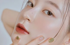 Лёгкий глянцевый тинт в оттенке чили rom&nd DEWY·FUL Water Tint 04 Chili Up