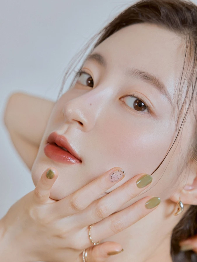 Лёгкий глянцевый пигмент в оттенке чили rom&nd DEWY·FUL Water Tint 04 Chili Up