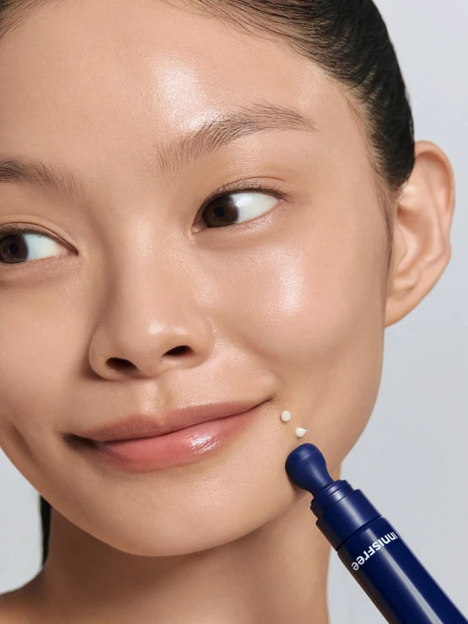 Сыворотка-бустер для век и области губ с ретинолом и ПДРН innisfree Green Tea PDRN Bounce Booster Eye & Lip Serum