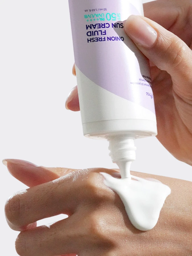Солнцезащитный флюид с экстрактом красного лука IsNtree Onion Newpair Fresh Fluid Sun Cream SPF50+ PA++++