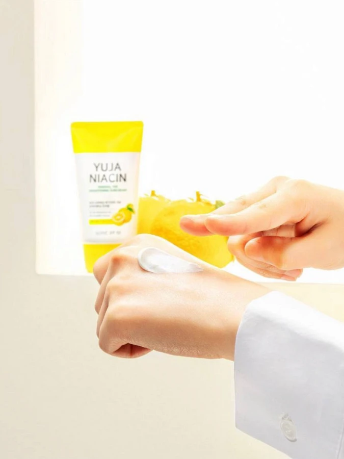 Солнцезащитный крем с экстрактом юдзу Some By Mi Yuja Niacin Mineral 100 Brightening Suncream SPF50+/PA++++