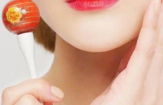 Жидкая губная помада-тинт Chupa Chups Lip Locker Tint Strawberry