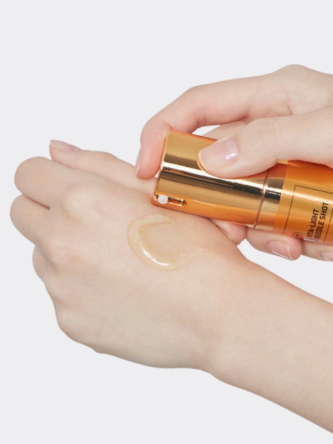 Осветляющая сыворотка-бустер со спикулами и витамином С VT Vita-Light Reedle Shot 100