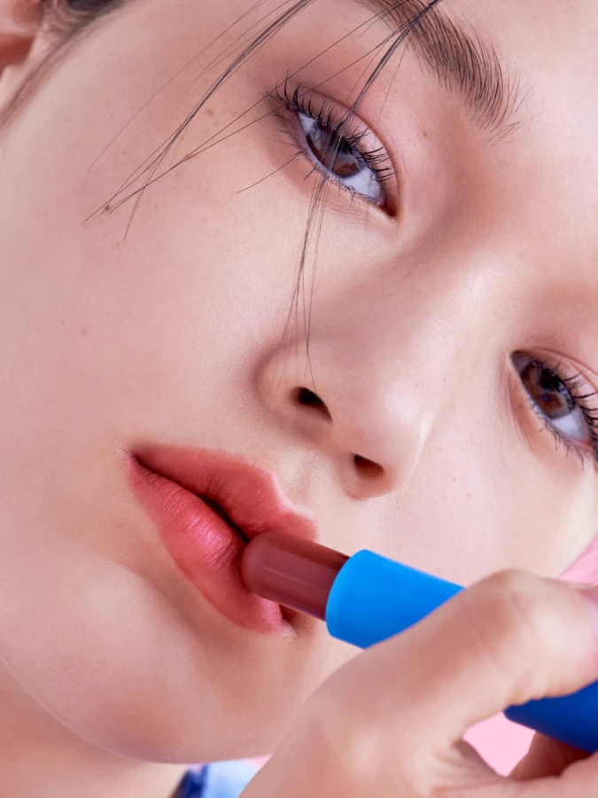 Кремовый оттеночный бальзам для губ в приглушённом тёмно-розовом оттенке TOCOBO Powder Cream Lip Balm 031 Rose Burn