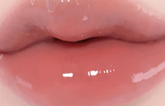 Лёгкий глянцевый блеск для губ fwee 3D Voluming Gloss A06 Scotch 30%