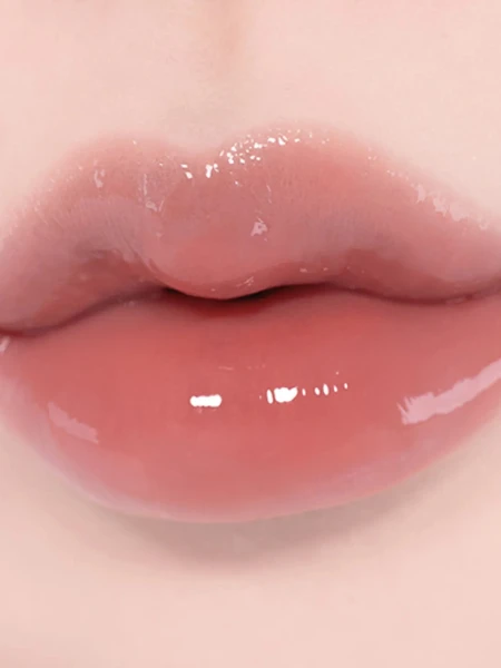 Лёгкий глянцевый блеск для губ fwee 3D Voluming Gloss A06 Scotch 30%