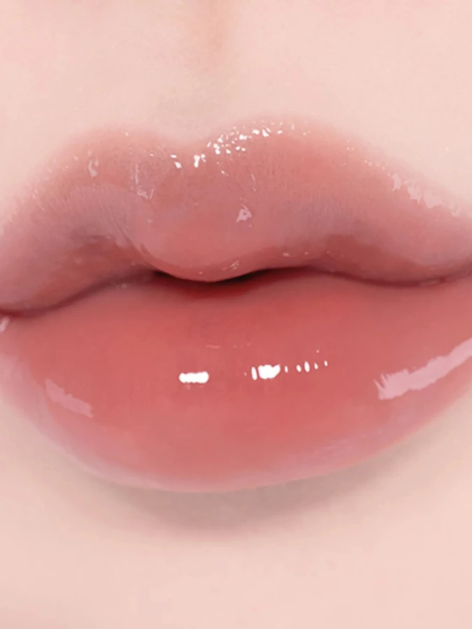 Лёгкий глянцевый блеск для губ fwee 3D Voluming Gloss A06 Scotch 30%