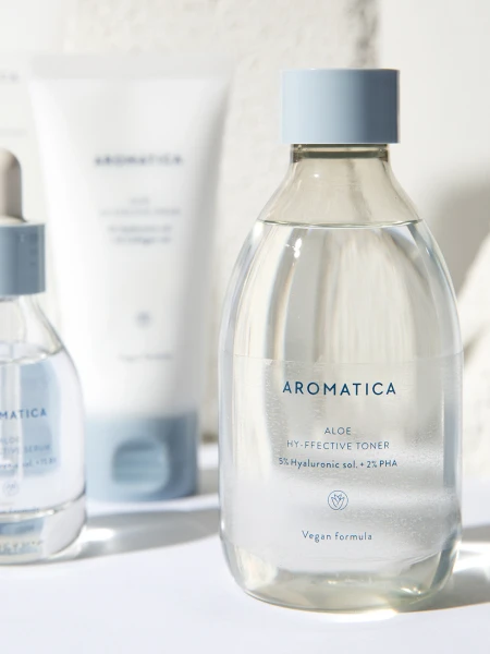 Увлажняющий тонер с алоэ и гиалуроновой кислотой AROMATICA Aloe Hy-ffective Toner 5% Hyaluronic sol.  2% PHA Увлажняющий тонер с алоэ и гиалуроновой кислотой AROMATICA Aloe Hy-ffective Toner 5% Hyaluronic sol.  2% PHA