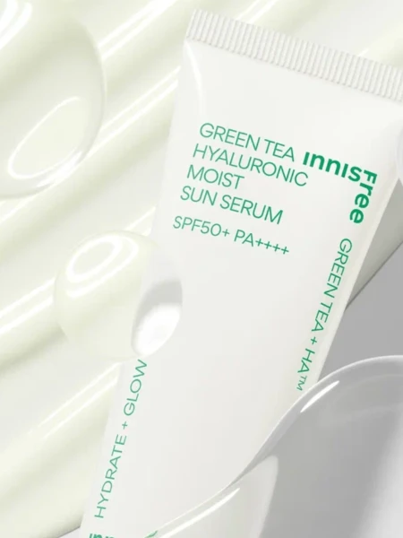 Солнцезащитный флюид с экстрактом зеленого чая innisfree Green Tea Hyaluronic Moist Sun Serum SPF50+ PA++++