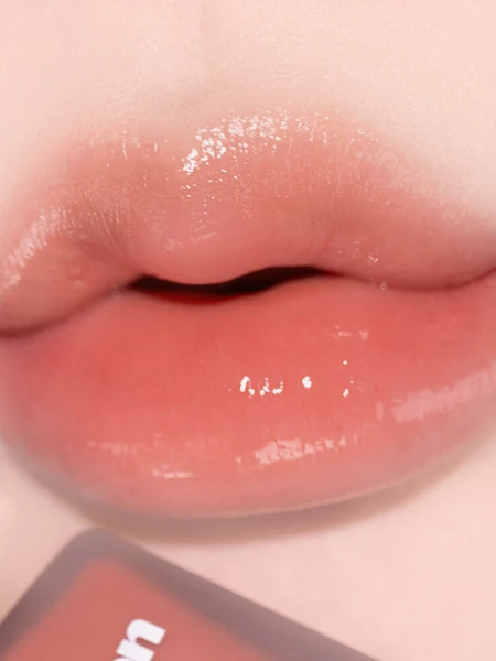 Легкий увлажняющий блеск-тинт для губ ALTERNATIVE STEREO Lip Potion Aqua Glow No.2 Fig Candy
