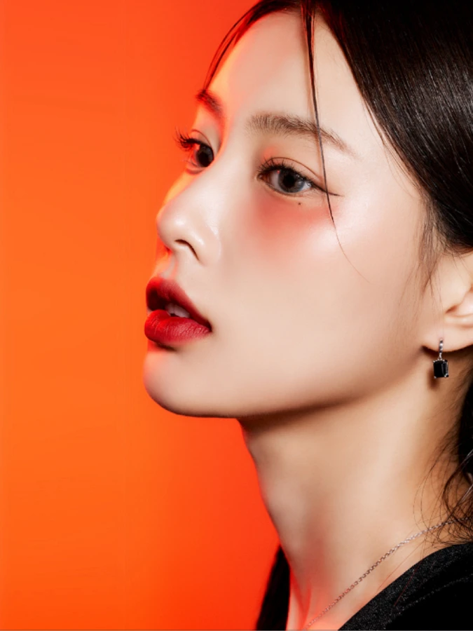 Мультифункциональный стик для макияжа в красном оттенке Ma:nyo Factory No Mercy Spell Mood Stick 04 Red Live