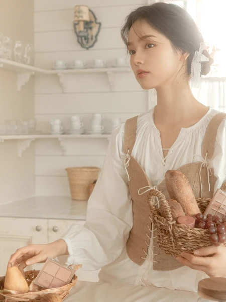 Палетка спрессованных румян в приглушённых ореховых оттенках Dasique Blending Mood Cheek #10 Muted Nuts