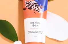 Мягкая пенка для умывания с экстрактом черной сои и пантенолом Round Lab Soybean Panthenol Cleanser