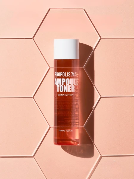 Питательный ампульный тонер красным прополисом Derma Factory Propolis 74% Ampoule Toner