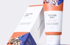 Мягкая пенка для умывания с экстрактом черной сои и пантенолом Round Lab Soybean Panthenol Cleanser