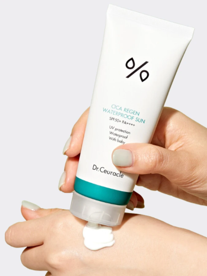 Водостойкий солнцезащитный крем с экстрактом центеллы Dr.Ceuracle Cica Regen Waterproof Sun SPF50+ PA++++