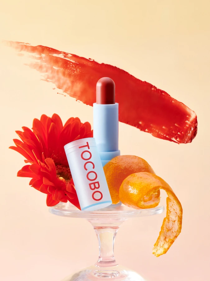 Увлажняющий оттеночный бальзам для губ в красном оттенке TOCOBO Glass Tinted Lip Balm 013 Tangerine Red