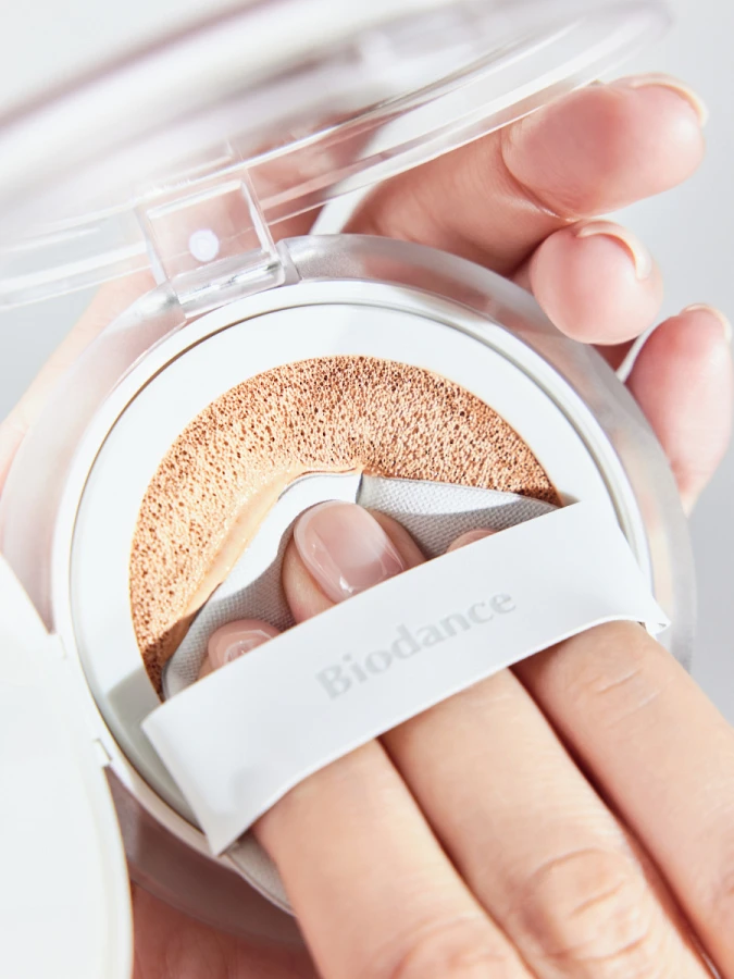 Тональный кушон с нейтральным финишем Biodance Radiant Pure Essence Cushion 23N SPF30+ PA++