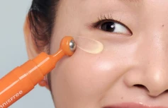 Обновляющая сыворотка-роллер для век с витамином С и ниацинамидом innisfree Vitamin C Niacinamide Brightening Eye Serum