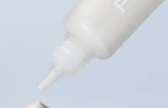 Сияющая сыворотка-хайлайтер в холодном оттенке FEEV Hyper-Fit Shimmering Serum Peach Fairy