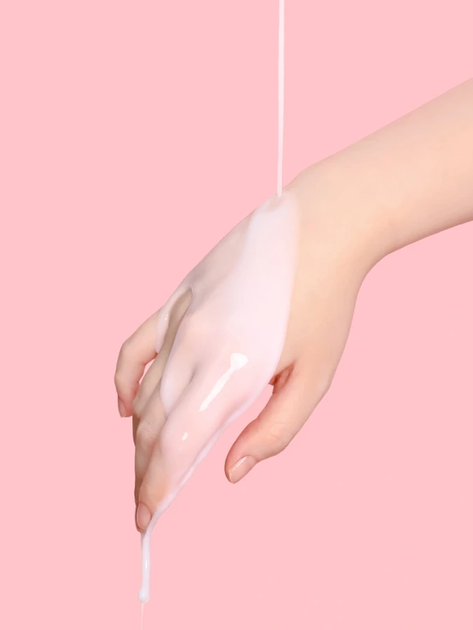 Молочный тонер с экстрактом камелии и ПДРН Round Lab Camellia Deep Collagen Milky PDRN Toner
