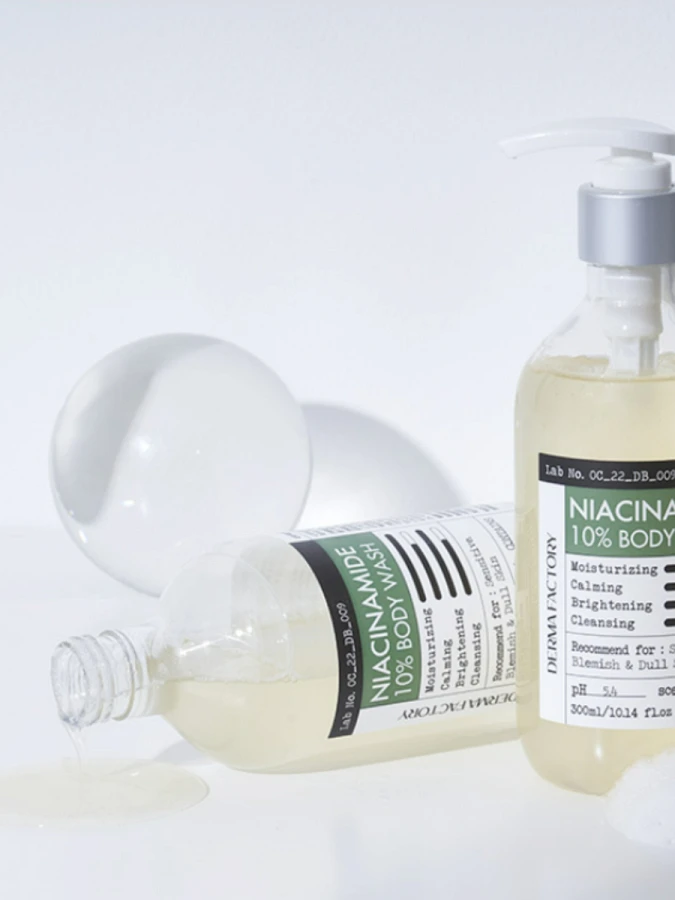 Успокаивающий гель для душа с ниацинамидом Derma Factory Niacinamide 10% Body Wash