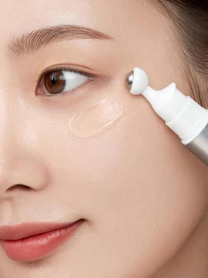 Разглаживающая сыворотка для кожи вокруг глаз с бакучиолом и арбутином SKIN&LAB Bakuchiol Eye Serum