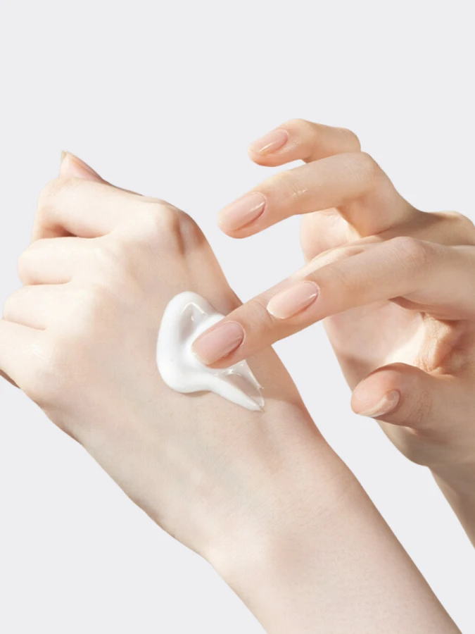 Увлажняющий крем для сияния кожи лица с керамидами Biodance Skin-Glow Essence Cream