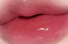 Легкий увлажняющий блеск-тинт для губ ALTERNATIVE STEREO Lip Potion Aqua Glow No.6 Grape Sherbet