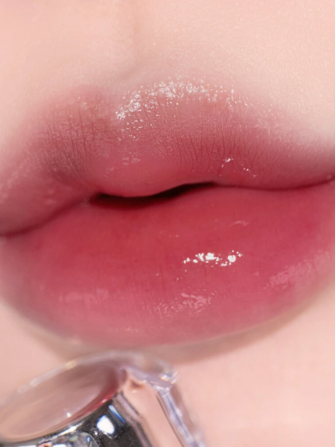 Легкий увлажняющий блеск-пигмент для губ ALTERNATIVE STEREO Lip Potion Aqua Glow No.6 Grape Sherbet