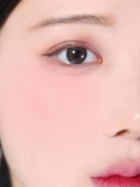 Мягкие румяна с сияющим финишем в нежном розовом оттенке The Saem Jelly Blusher PK01 Sweet Petal