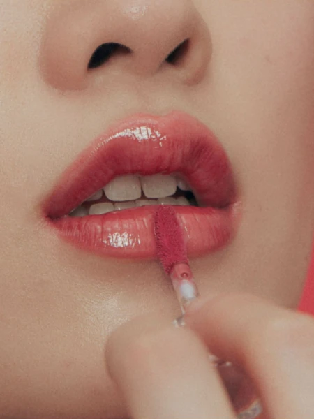 Легкий увлажняющий блеск-тинт для губ ALTERNATIVE STEREO Lip Potion Aqua Glow No.5 Raspberry Soap