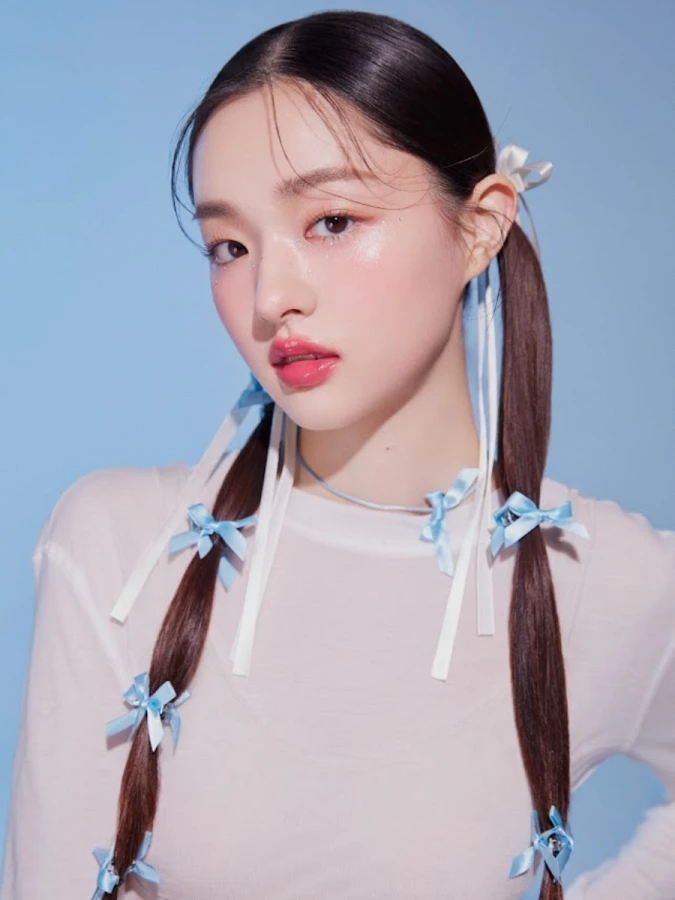 Сияющая сыворотка для макияжа в холодном оттенке FEEV Hyper-Fit Shimmering Serum Peach Fairy