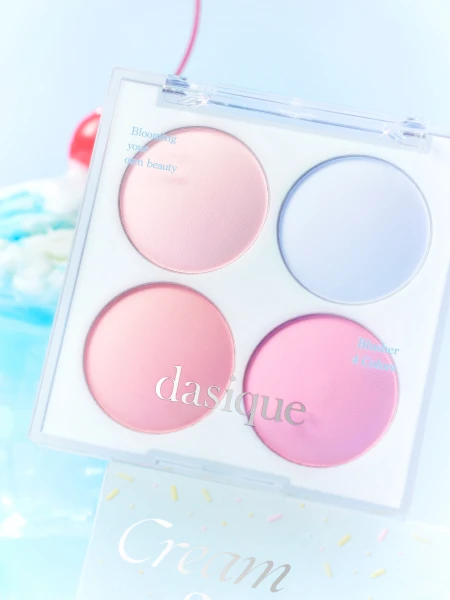 Палетка спрессованных румян в холодных оттенках Dasique Blending Mood Cheek #11 Cream Soda