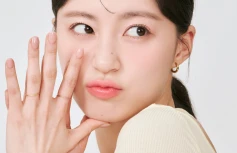 Сочный глянцевый тинт для губ с оттенком мякоти абрикоса rom&nd Juicy Lasting Tint 31 Bare Apricot