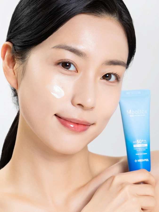 Солнцезащитный флюид с гиалуроновой кислотой MEDI-PEEL Aqua Mooltox Water-Fit Sun Serum SPF50+PA++++