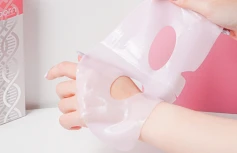 Осветляющая гидрогелевая маска экзосомами и бисабололом DR.REBORN Exosome Collagen Mask Pack Pink