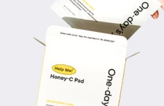 Питательные тонер-пэды с экстрактом мёда и бета-глюканом TRAVEL One-Day's You Help Me Honey-C Pad