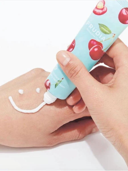 Крем для рук с вишней FRUDIA Squeeze Therapy Cherry Hand Cream Крем для рук с вишней FRUDIA Squeeze Therapy Cherry Hand Cream