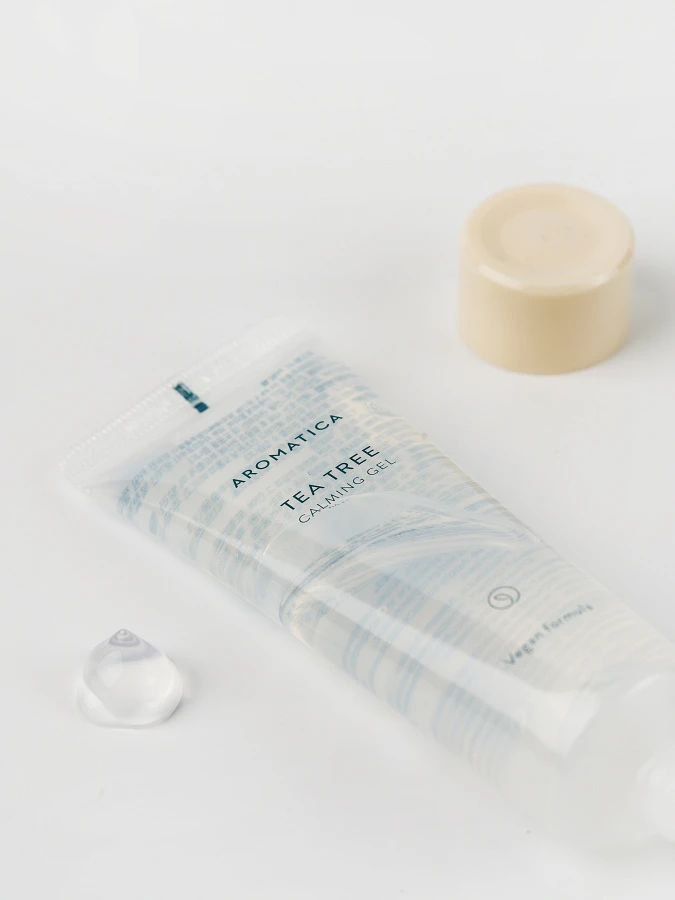 МИНИ Противовоспалительный гель для лица и тела с чайным деревом AROMATICA Tea Tree Calming Gel