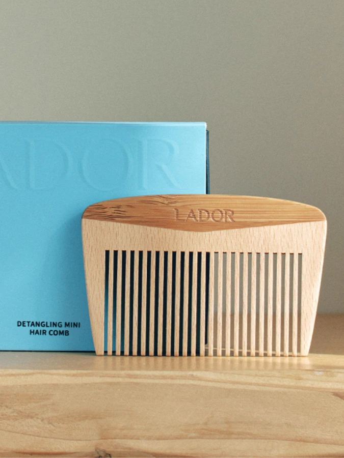 Деревянная миниатюрная расчёска для волос La’dor Detangling Mini Hair Comb