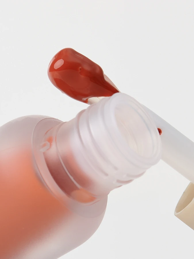 Стойкий блеск для губ с эффектом увеличения объёма UNLEASHIA Sisua Popcorn Syrup Lip Plumper No. 2 Mango Caramel
