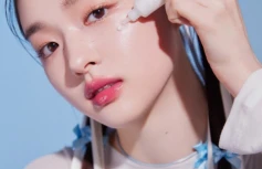 Сияющая сыворотка-хайлайтер в холодном оттенке FEEV Hyper-Fit Shimmering Serum Peach Fairy