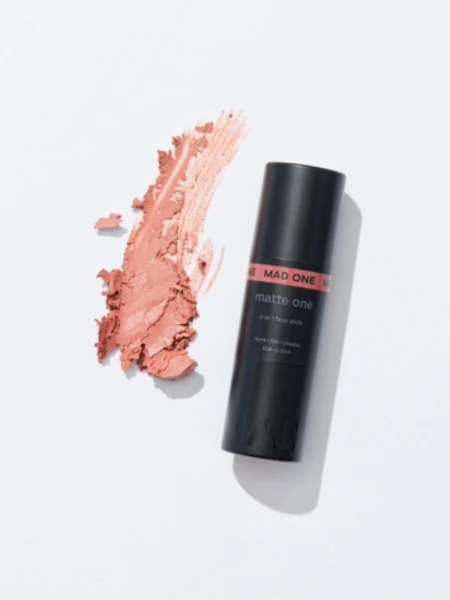 Мультифункциональный стик для макияжа в персиковом оттенке MAD ONE 3-in-1 Face Stick Eyes + Lips + Cheeks Soft Peach